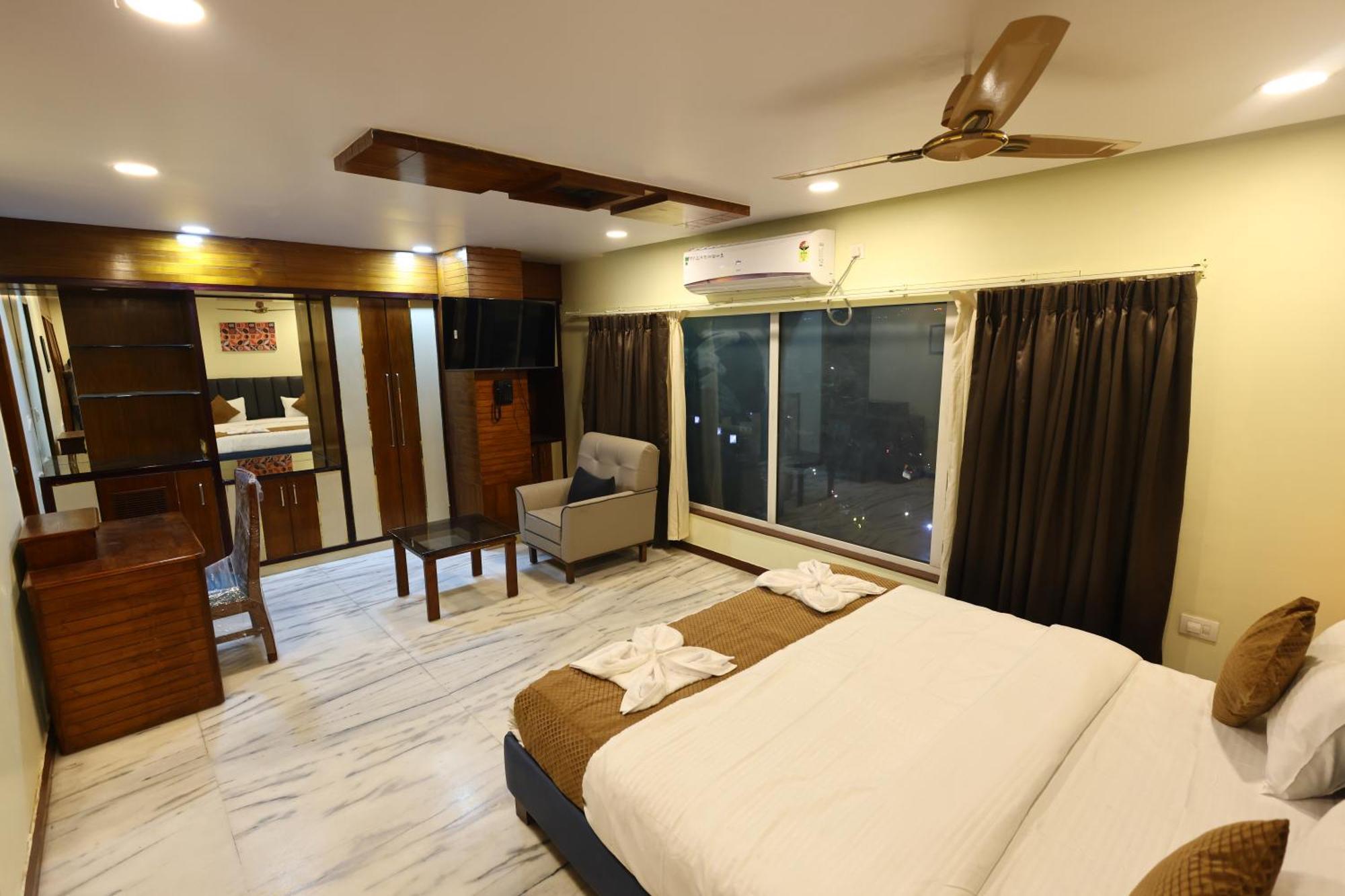 Lj Dadi'S Grand Visakhapatnam Exterior foto