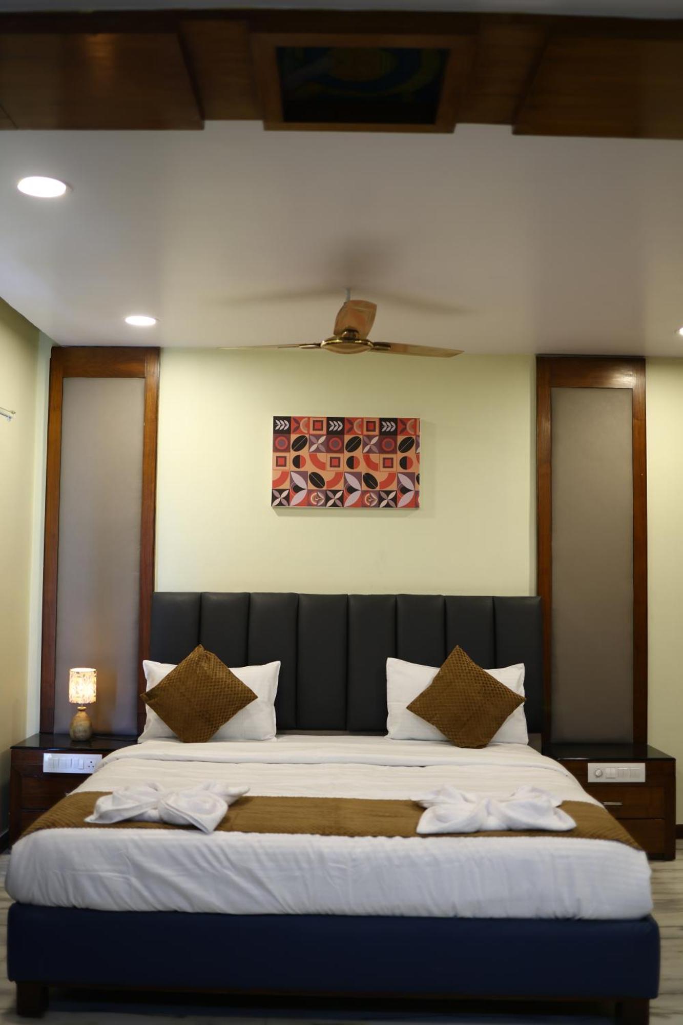 Lj Dadi'S Grand Visakhapatnam Exterior foto