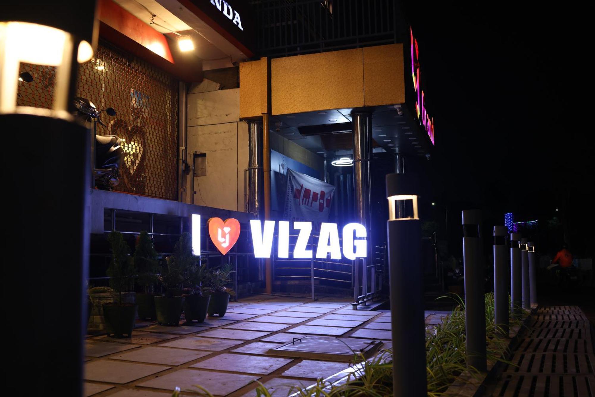 Lj Dadi'S Grand Visakhapatnam Exterior foto