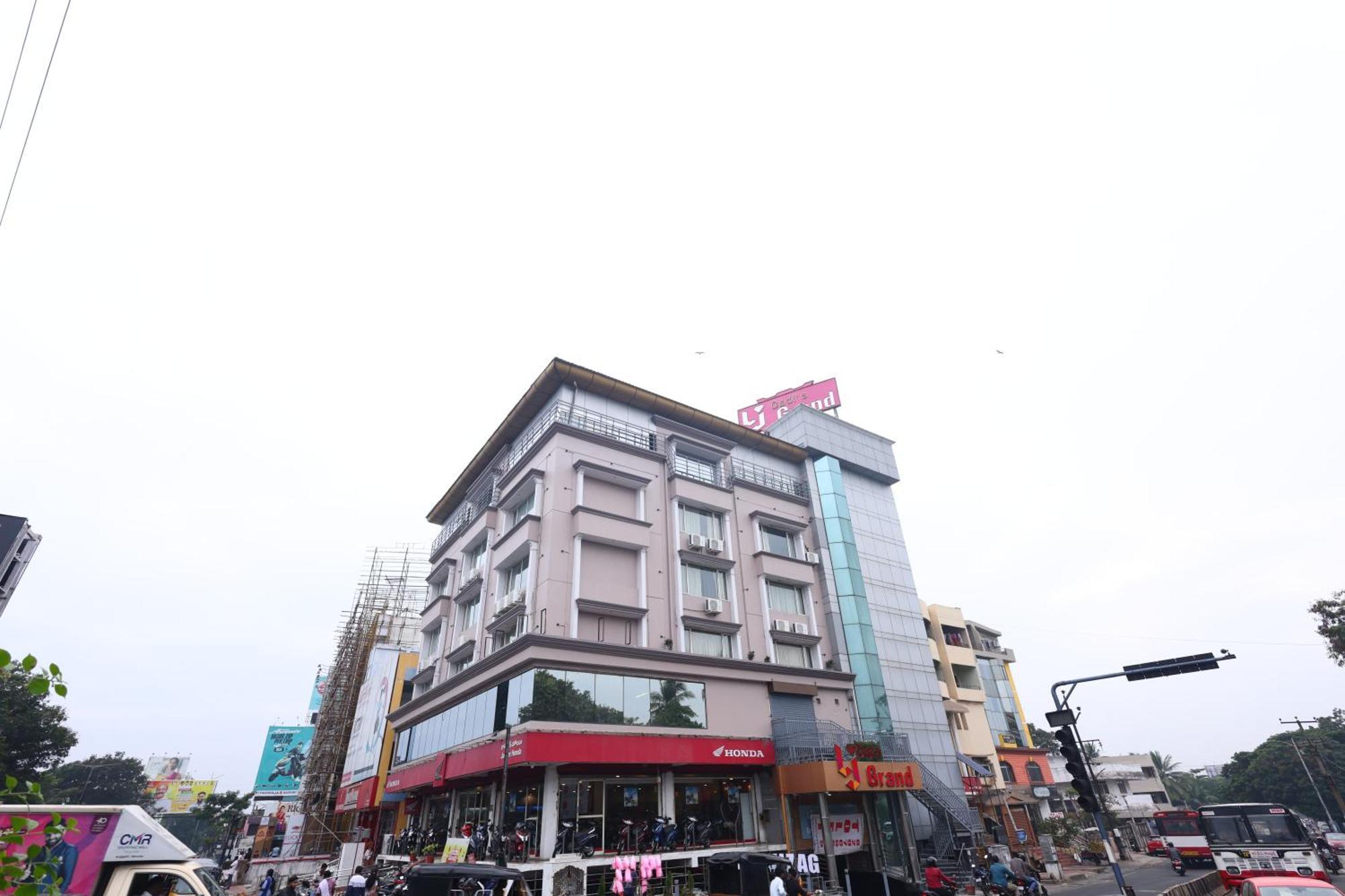 Lj Dadi'S Grand Visakhapatnam Exterior foto